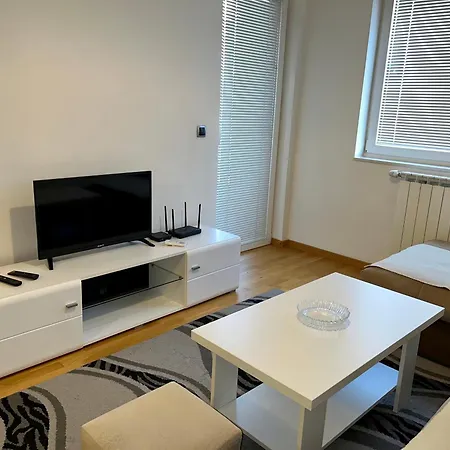 Bulevar Apartment *